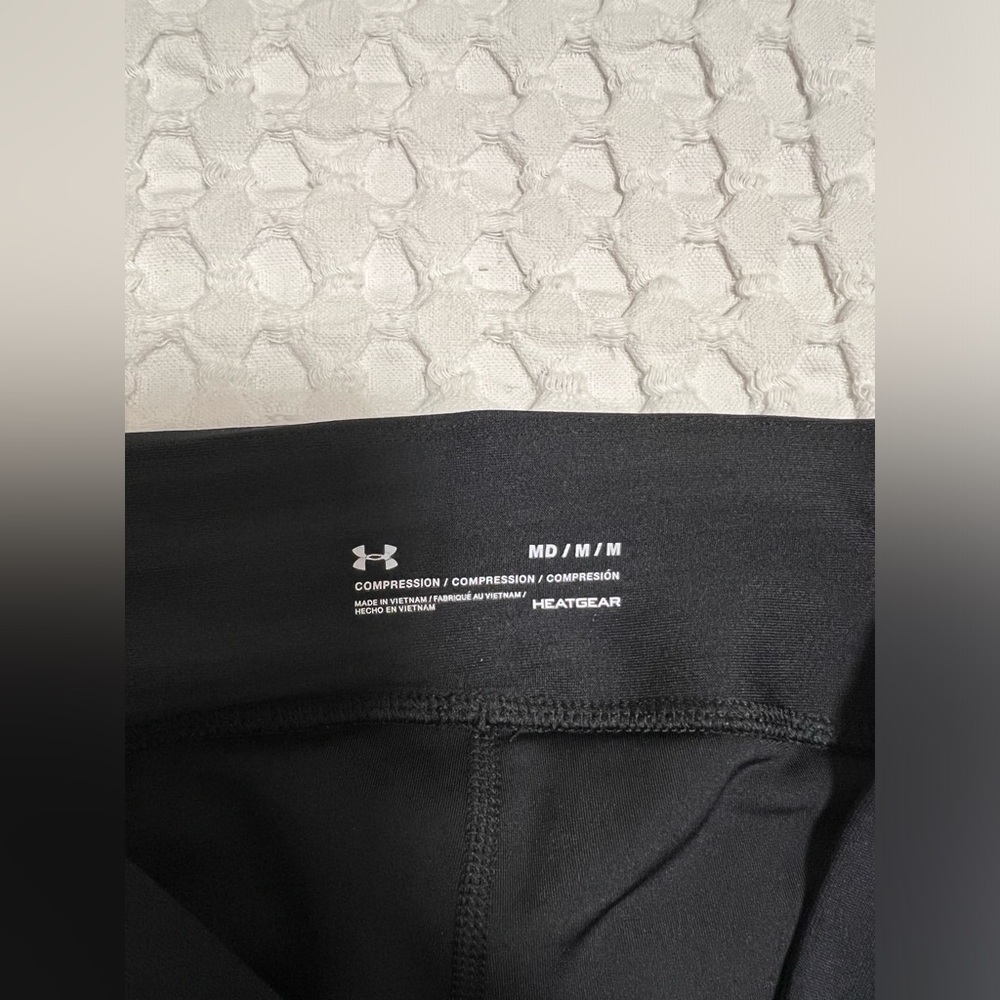 Under Armor HeatGear Black Compression Leggings - Picture 3 of 8